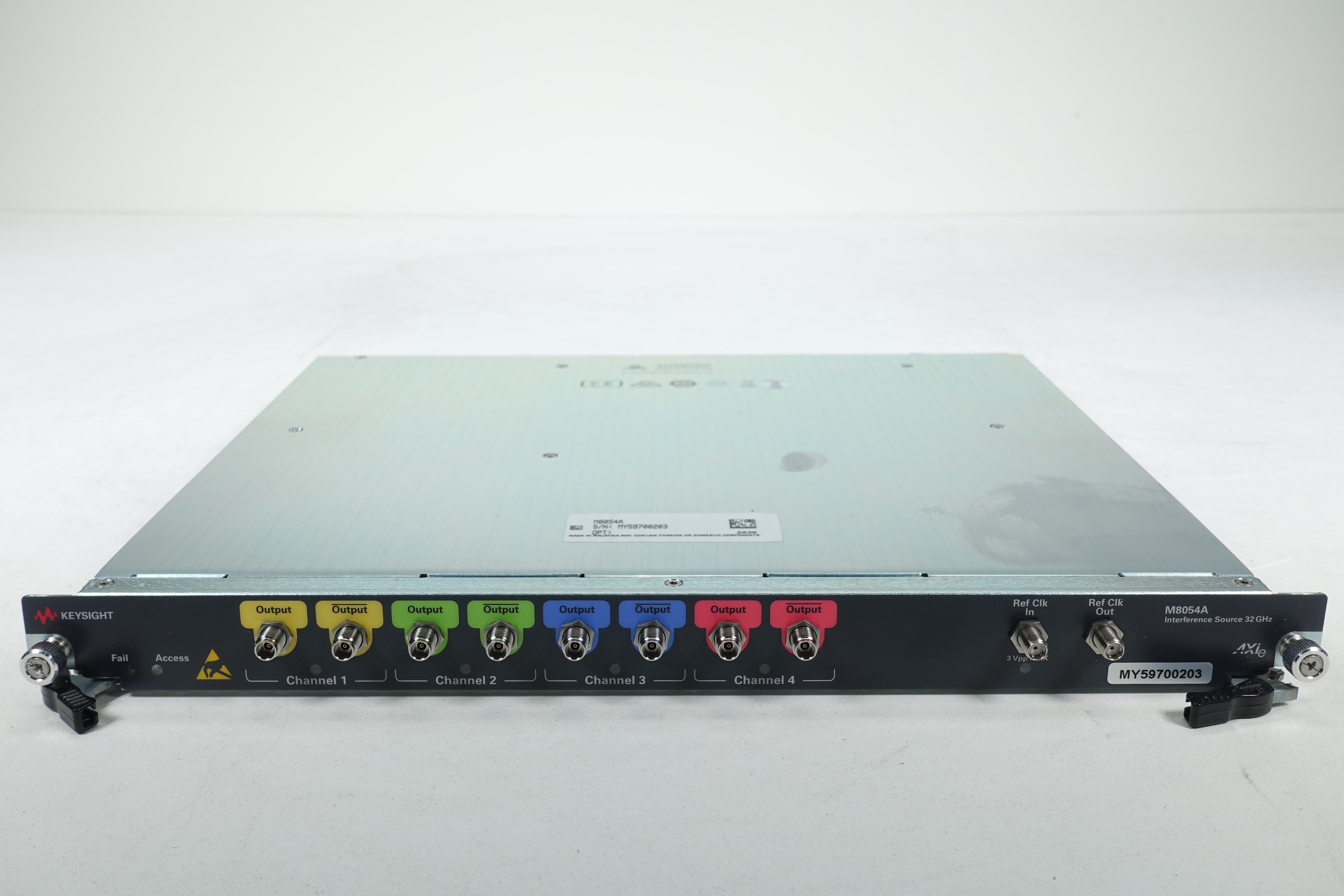 Keysight M8054A Interference Source Module / 32 GHz / 1-slot AXIe