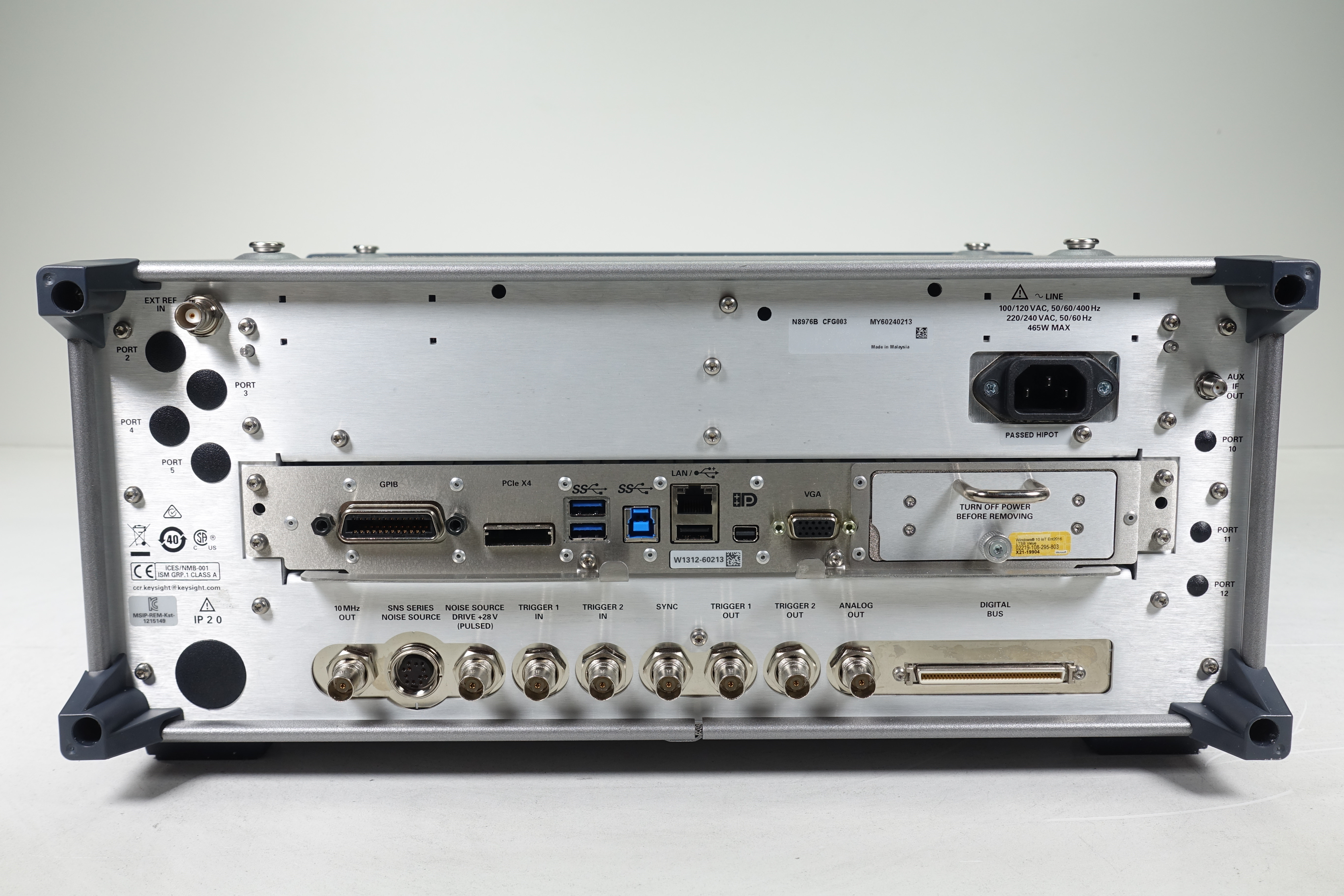 Keysight N8976B Noise Figure Analyzer / Multi-touch / 10 MHz to 40 GHz
