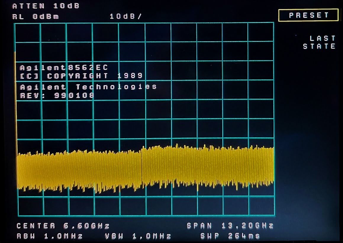 Keysight 8562EC Portable Spectrum Analyzer / 30 Hz to 13.2 GHz
